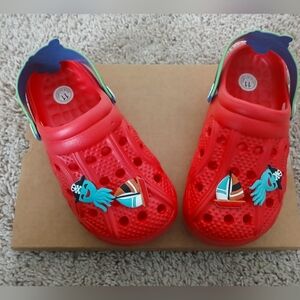 Source Unknown Red Sandals with Perforated Design